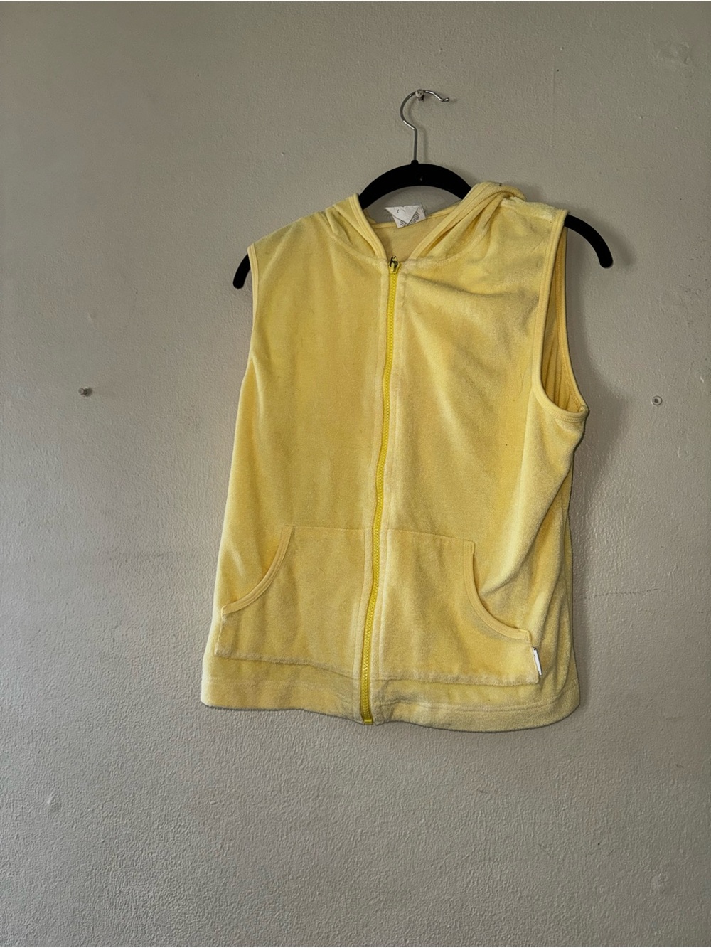 yellow vest